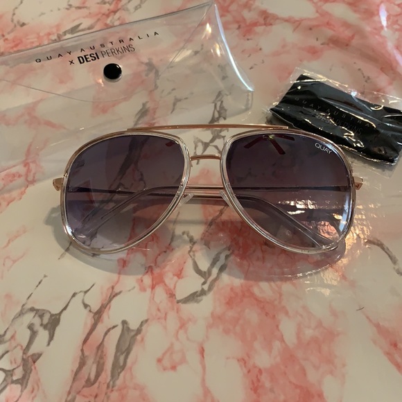 Quay Australia Accessories - Preloved Quay Australia Needing Fame Oversized Sun